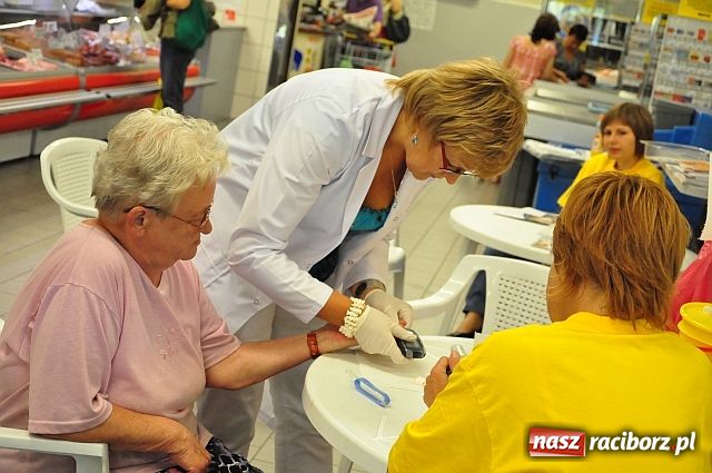 Zdjęcie w galerii na portalu naszraciborz.pl: Biała sobota w Netto wiadomości z regionu