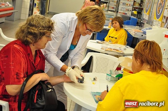 Zdjęcie w galerii na portalu naszraciborz.pl: Biała sobota w Netto wiadomości z regionu
