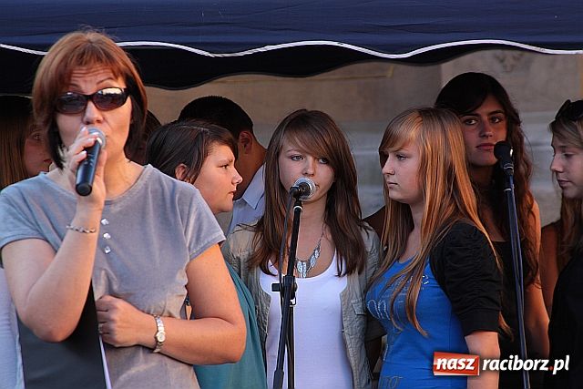 Zdjęcie w galerii na portalu naszraciborz.pl: Miraż i goście na Rynku wiadomości z regionu