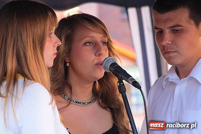 Zdjęcie w galerii na portalu naszraciborz.pl: Miraż i goście na Rynku wiadomości z regionu