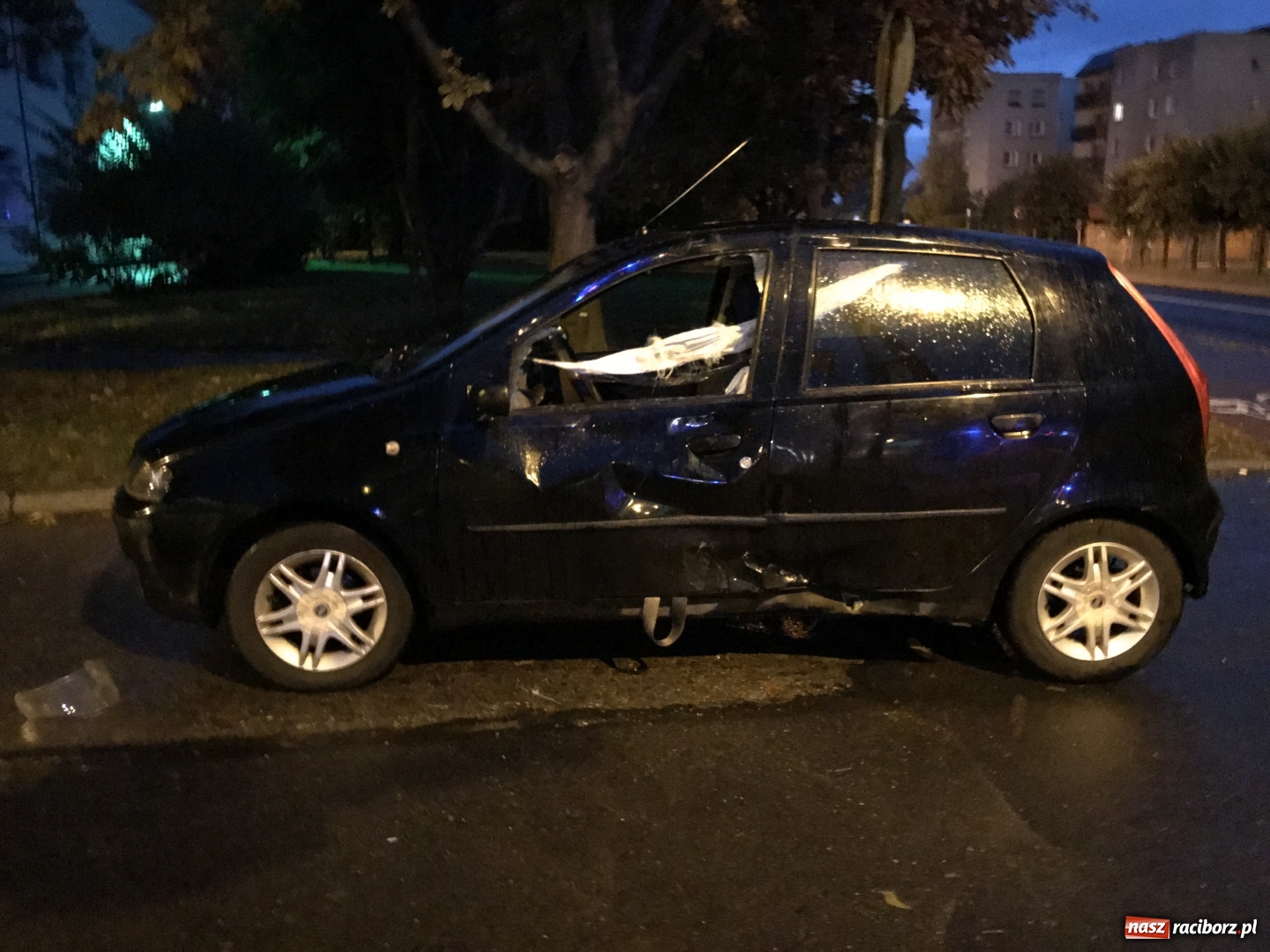 Zdjęcie w galerii na portalu naszraciborz.pl: Wypadek na skrzyżowaniu Mariańska-Ocicka [FOTO] wiadomości z regionu