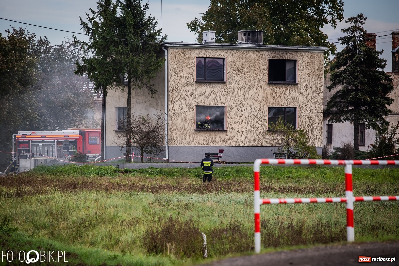 Zdjęcie w galerii na portalu naszraciborz.pl: Pożar na Ostrogu. Akcja strażaków przy moście kolejowym [FOTO i WIDEO] wiadomości z regionu