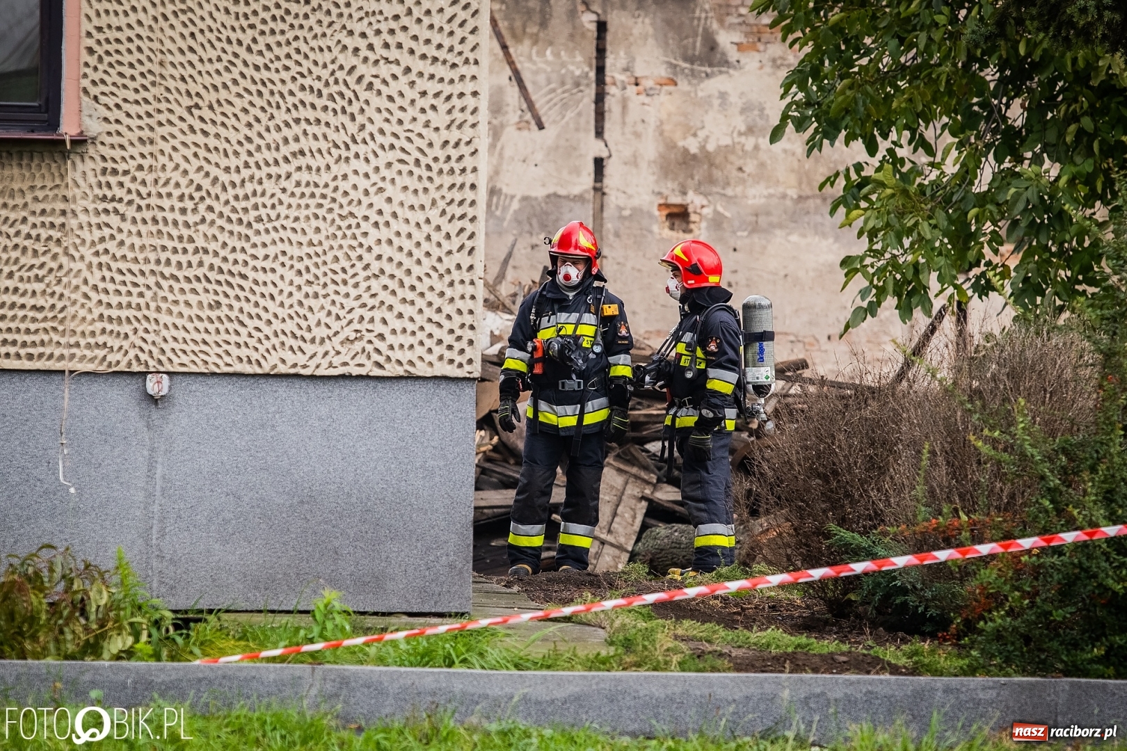 Zdjęcie w galerii na portalu naszraciborz.pl: Pożar na Ostrogu. Akcja strażaków przy moście kolejowym [FOTO i WIDEO] wiadomości z regionu