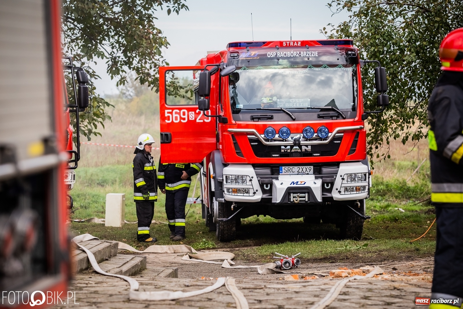 Zdjęcie w galerii na portalu naszraciborz.pl: Pożar na Ostrogu. Akcja strażaków przy moście kolejowym [FOTO i WIDEO] wiadomości z regionu