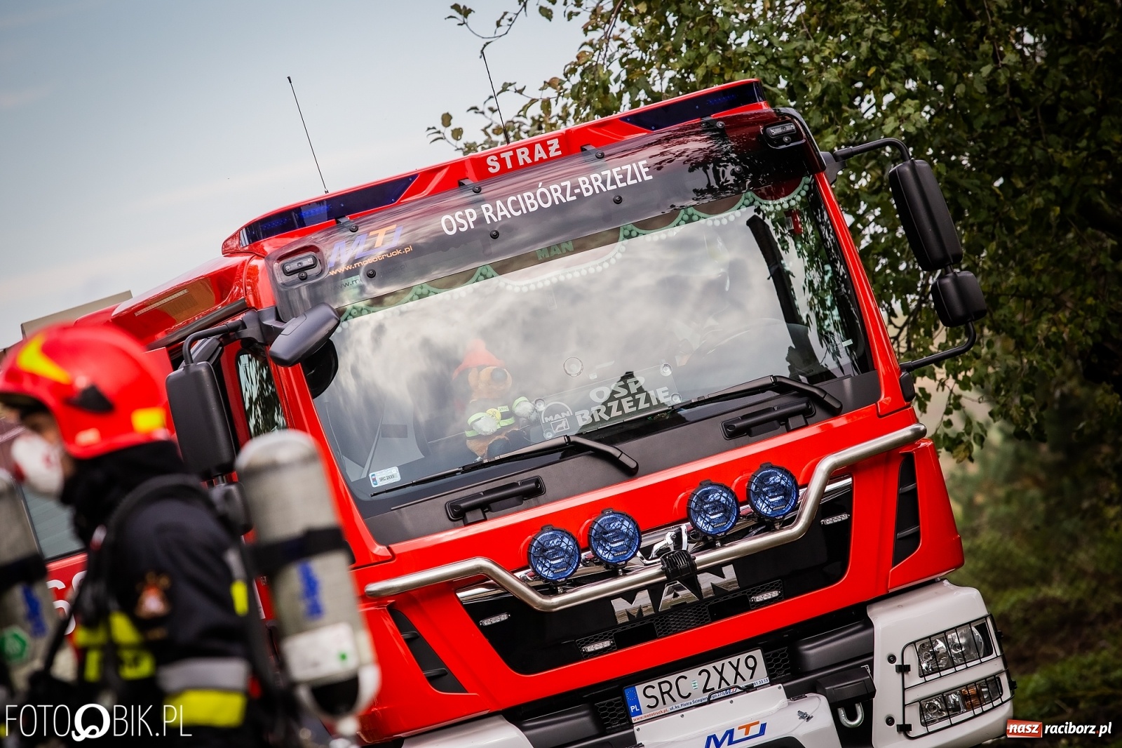 Zdjęcie w galerii na portalu naszraciborz.pl: Pożar na Ostrogu. Akcja strażaków przy moście kolejowym [FOTO i WIDEO] wiadomości z regionu