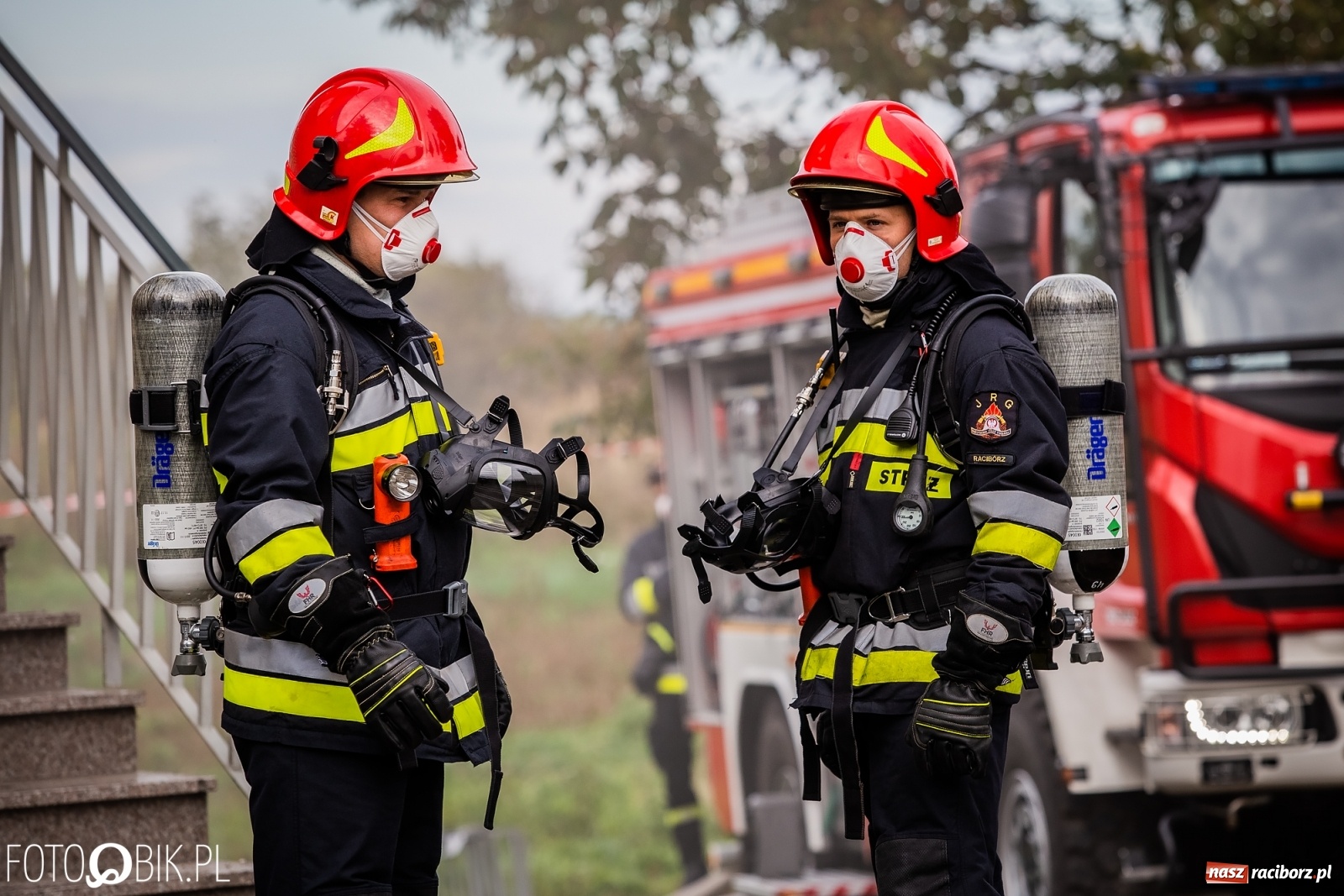 Zdjęcie w galerii na portalu naszraciborz.pl: Pożar na Ostrogu. Akcja strażaków przy moście kolejowym [FOTO i WIDEO] wiadomości z regionu