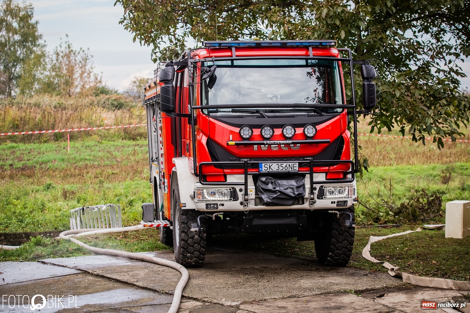 Zdjęcie w galerii na portalu naszraciborz.pl: Pożar na Ostrogu. Akcja strażaków przy moście kolejowym [FOTO i WIDEO] wiadomości z regionu