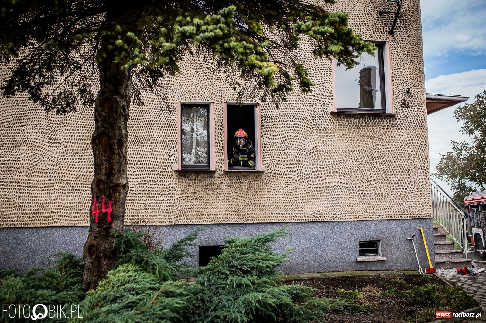 Zdjęcie w galerii na portalu naszraciborz.pl: Pożar na Ostrogu. Akcja strażaków przy moście kolejowym [FOTO i WIDEO] wiadomości z regionu