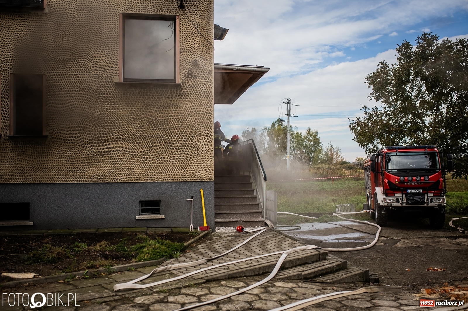 Zdjęcie w galerii na portalu naszraciborz.pl: Pożar na Ostrogu. Akcja strażaków przy moście kolejowym [FOTO i WIDEO] wiadomości z regionu