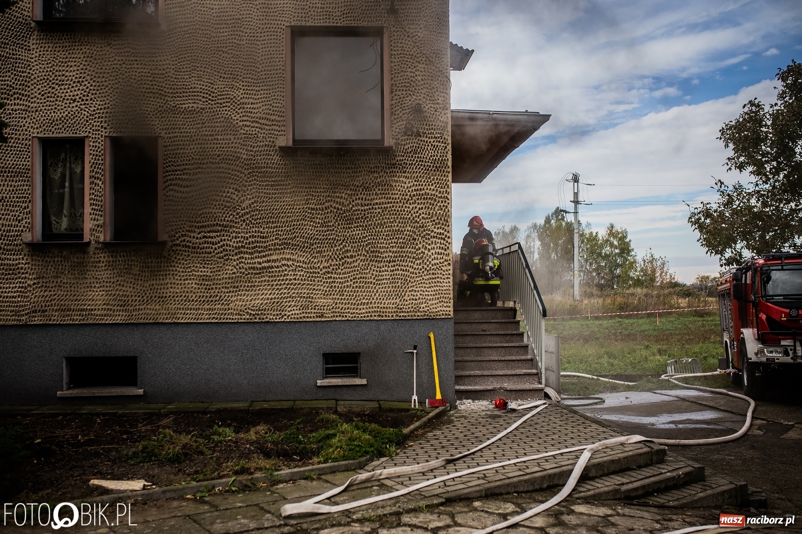 Zdjęcie w galerii na portalu naszraciborz.pl: Pożar na Ostrogu. Akcja strażaków przy moście kolejowym [FOTO i WIDEO] wiadomości z regionu