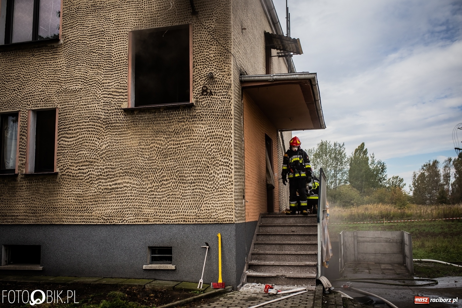 Zdjęcie w galerii na portalu naszraciborz.pl: Pożar na Ostrogu. Akcja strażaków przy moście kolejowym [FOTO i WIDEO] wiadomości z regionu