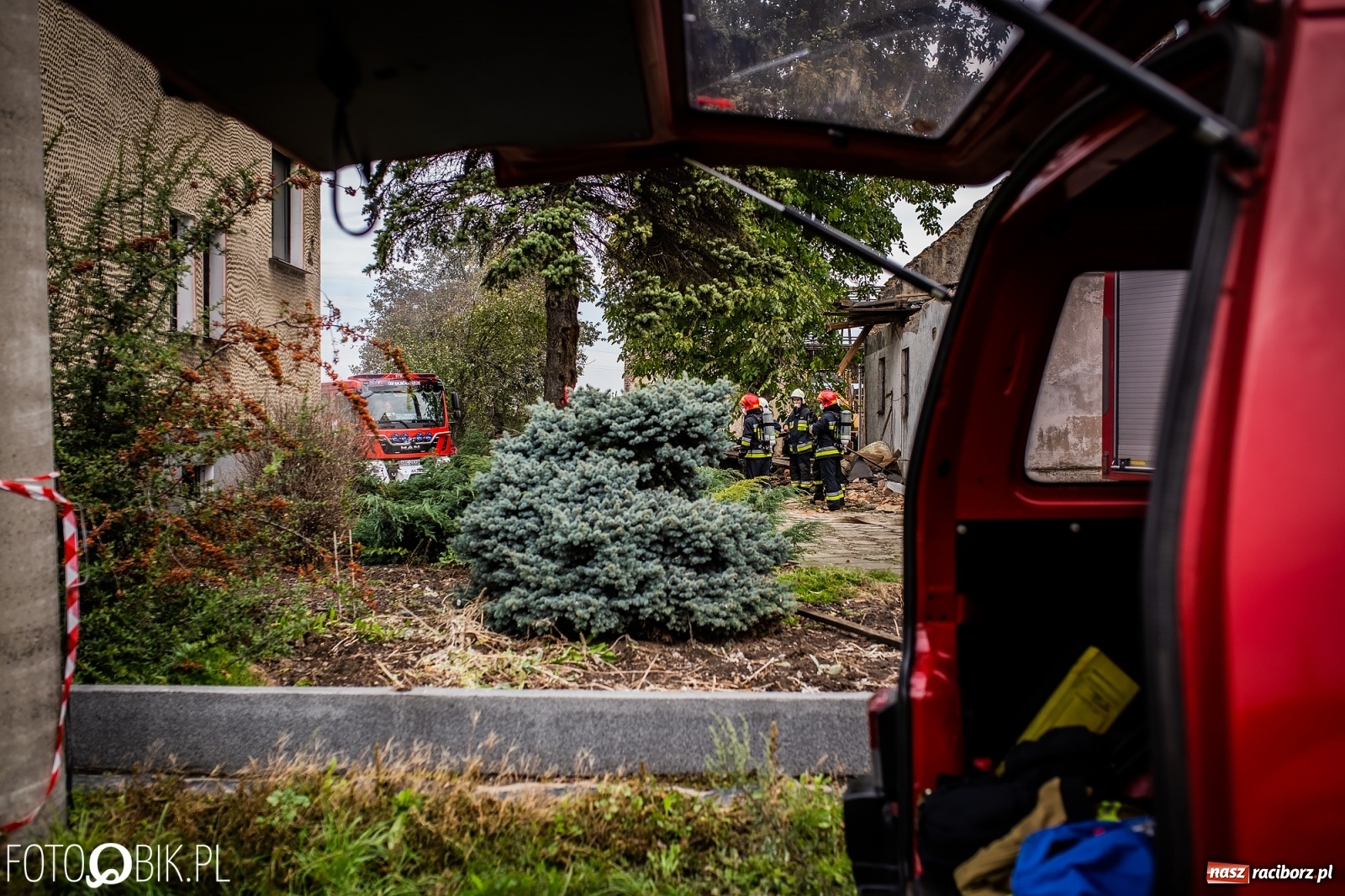 Zdjęcie w galerii na portalu naszraciborz.pl: Pożar na Ostrogu. Akcja strażaków przy moście kolejowym [FOTO i WIDEO] wiadomości z regionu