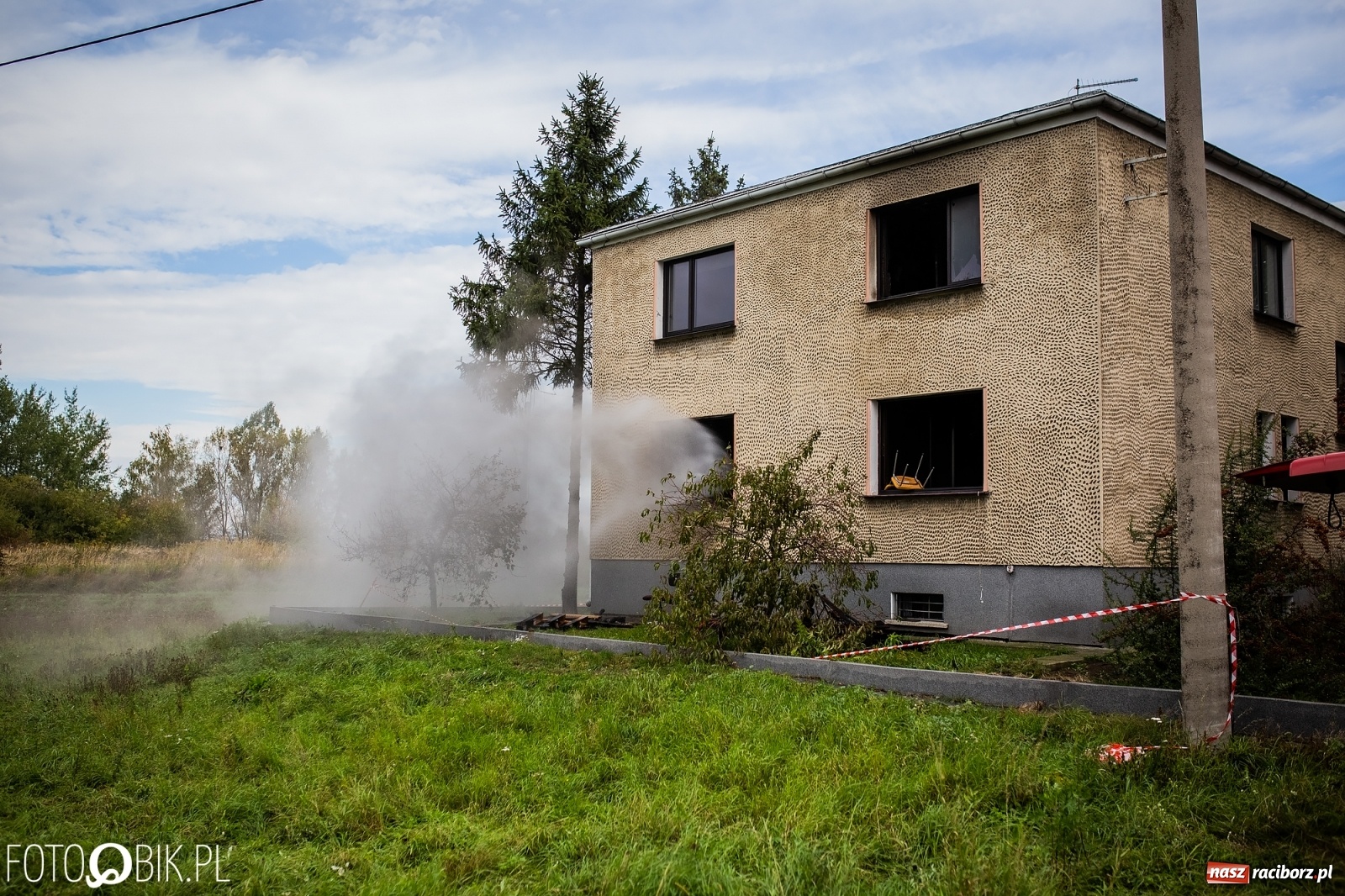 Zdjęcie w galerii na portalu naszraciborz.pl: Pożar na Ostrogu. Akcja strażaków przy moście kolejowym [FOTO i WIDEO] wiadomości z regionu