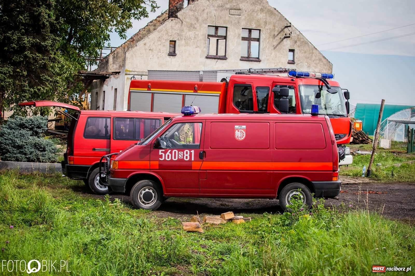 Zdjęcie w galerii na portalu naszraciborz.pl: Pożar na Ostrogu. Akcja strażaków przy moście kolejowym [FOTO i WIDEO] wiadomości z regionu