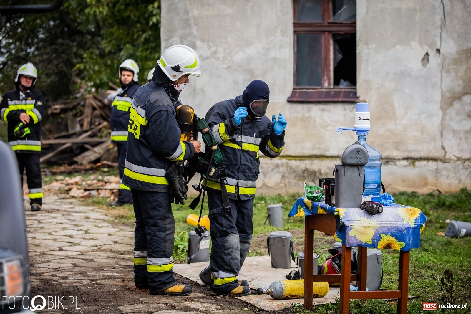 Zdjęcie w galerii na portalu naszraciborz.pl: Pożar na Ostrogu. Akcja strażaków przy moście kolejowym [FOTO i WIDEO] wiadomości z regionu
