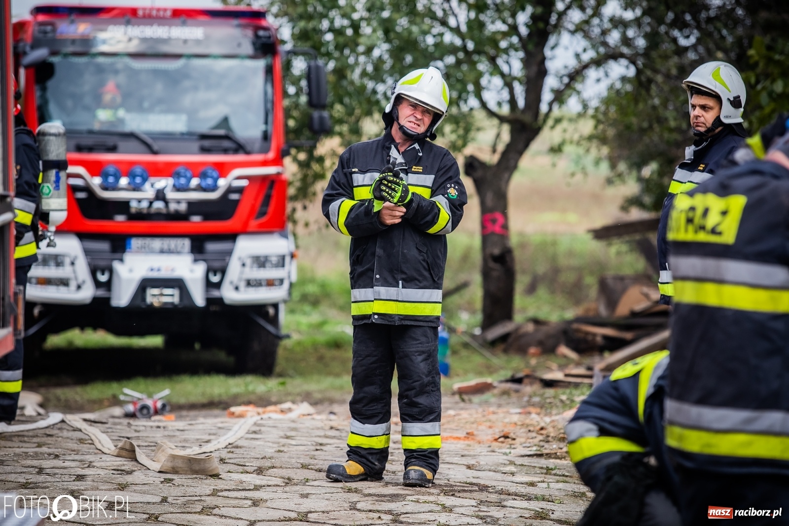 Zdjęcie w galerii na portalu naszraciborz.pl: Pożar na Ostrogu. Akcja strażaków przy moście kolejowym [FOTO i WIDEO] wiadomości z regionu