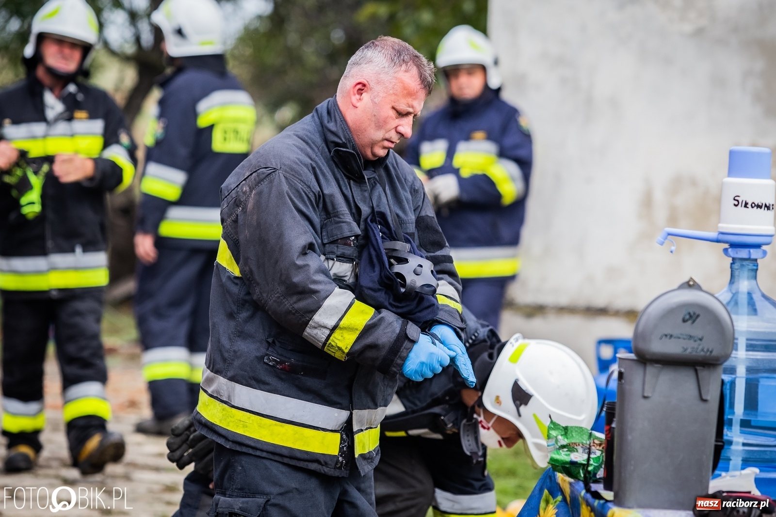 Zdjęcie w galerii na portalu naszraciborz.pl: Pożar na Ostrogu. Akcja strażaków przy moście kolejowym [FOTO i WIDEO] wiadomości z regionu