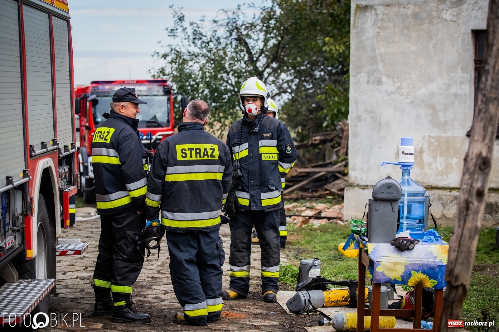 Zdjęcie w galerii na portalu naszraciborz.pl: Pożar na Ostrogu. Akcja strażaków przy moście kolejowym [FOTO i WIDEO] wiadomości z regionu