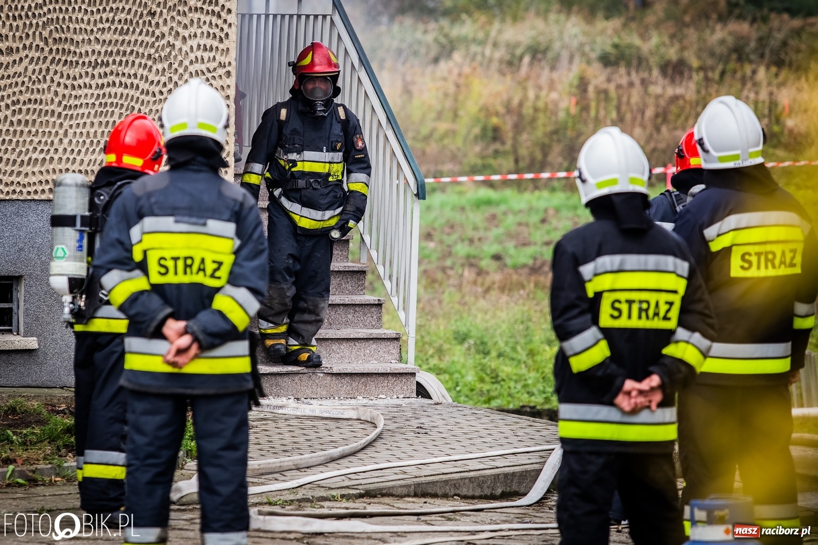 Zdjęcie w galerii na portalu naszraciborz.pl: Pożar na Ostrogu. Akcja strażaków przy moście kolejowym [FOTO i WIDEO] wiadomości z regionu