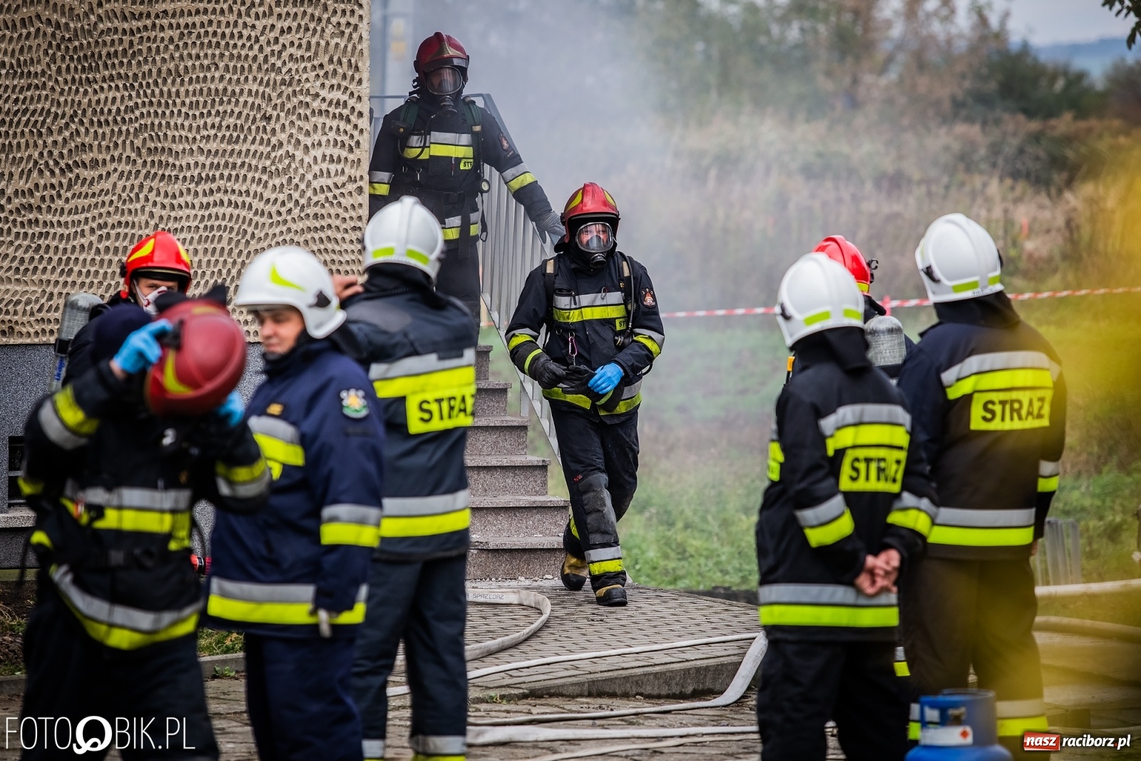 Zdjęcie w galerii na portalu naszraciborz.pl: Pożar na Ostrogu. Akcja strażaków przy moście kolejowym [FOTO i WIDEO] wiadomości z regionu
