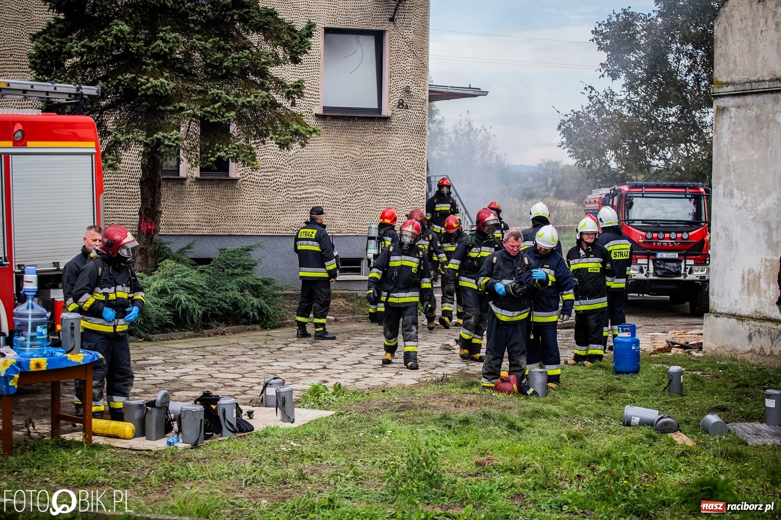 Zdjęcie w galerii na portalu naszraciborz.pl: Pożar na Ostrogu. Akcja strażaków przy moście kolejowym [FOTO i WIDEO] wiadomości z regionu