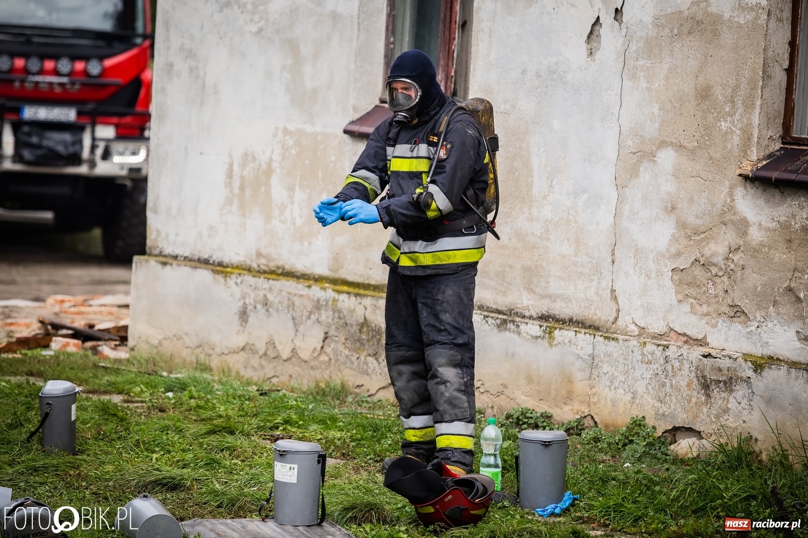 Zdjęcie w galerii na portalu naszraciborz.pl: Pożar na Ostrogu. Akcja strażaków przy moście kolejowym [FOTO i WIDEO] wiadomości z regionu