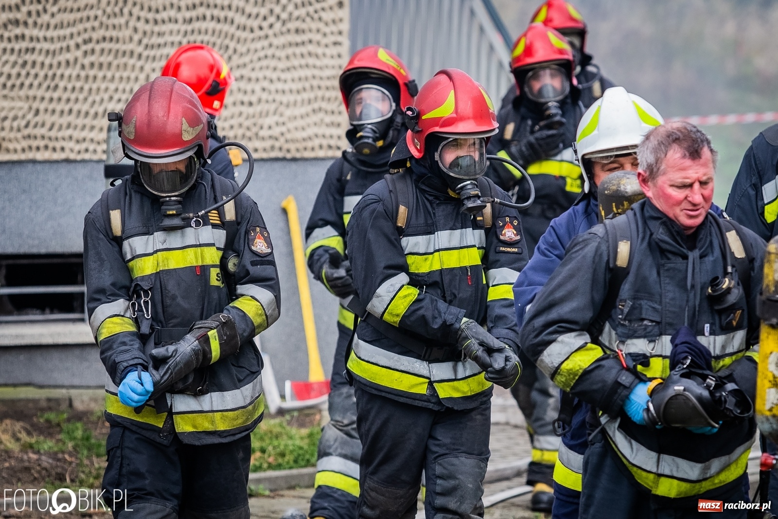 Zdjęcie w galerii na portalu naszraciborz.pl: Pożar na Ostrogu. Akcja strażaków przy moście kolejowym [FOTO i WIDEO] wiadomości z regionu