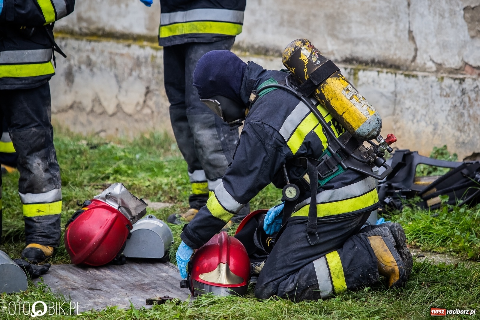Zdjęcie w galerii na portalu naszraciborz.pl: Pożar na Ostrogu. Akcja strażaków przy moście kolejowym [FOTO i WIDEO] wiadomości z regionu