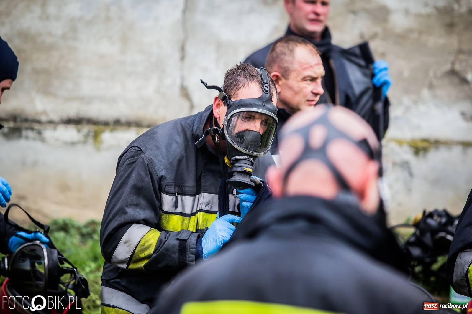 Zdjęcie w galerii na portalu naszraciborz.pl: Pożar na Ostrogu. Akcja strażaków przy moście kolejowym [FOTO i WIDEO] wiadomości z regionu