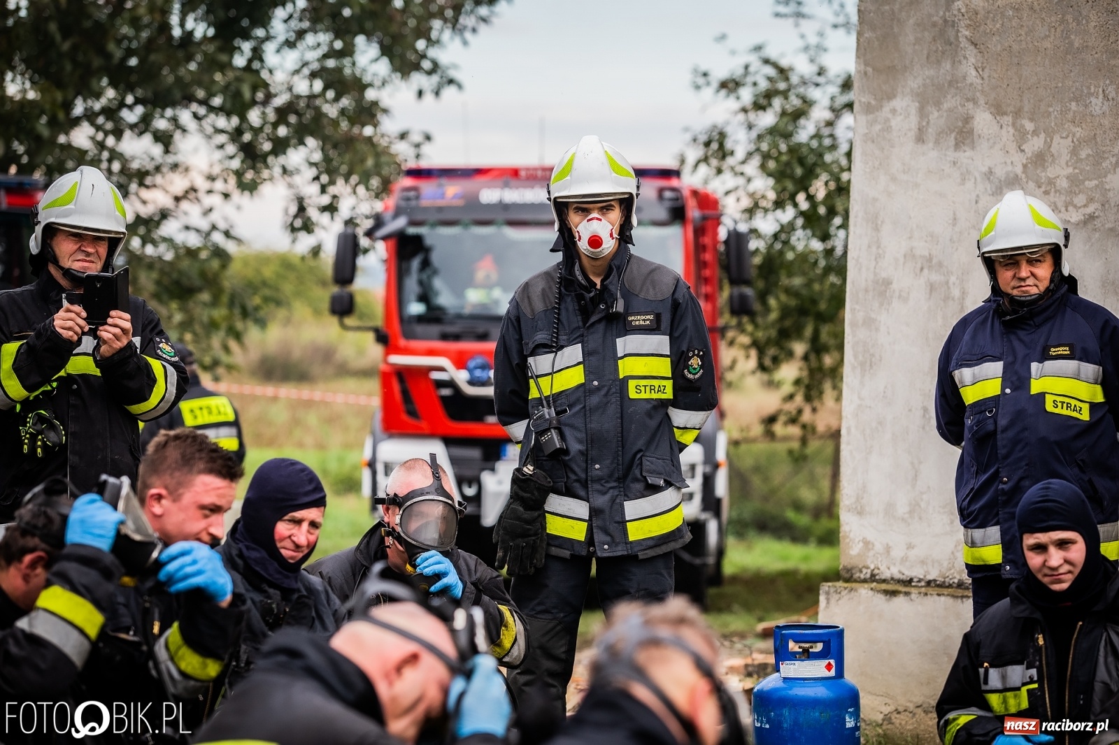 Zdjęcie w galerii na portalu naszraciborz.pl: Pożar na Ostrogu. Akcja strażaków przy moście kolejowym [FOTO i WIDEO] wiadomości z regionu