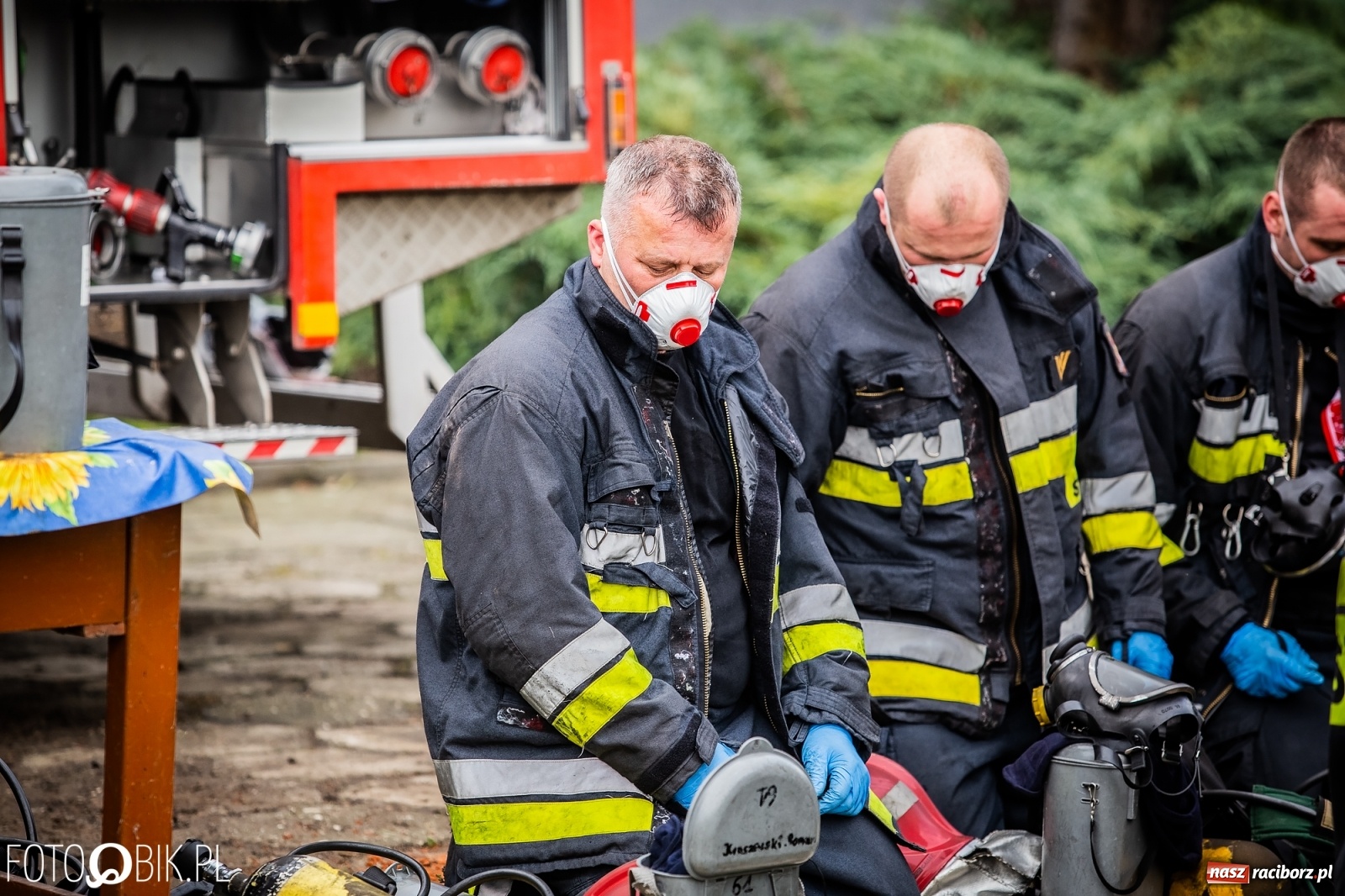 Zdjęcie w galerii na portalu naszraciborz.pl: Pożar na Ostrogu. Akcja strażaków przy moście kolejowym [FOTO i WIDEO] wiadomości z regionu