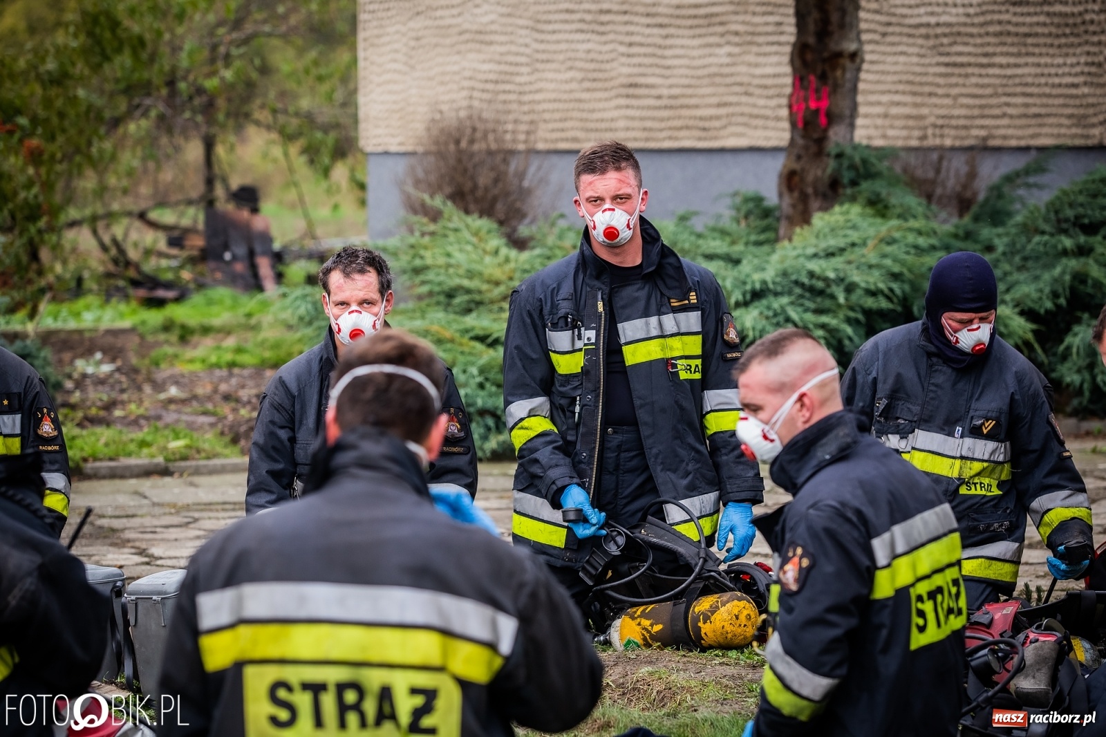 Zdjęcie w galerii na portalu naszraciborz.pl: Pożar na Ostrogu. Akcja strażaków przy moście kolejowym [FOTO i WIDEO] wiadomości z regionu