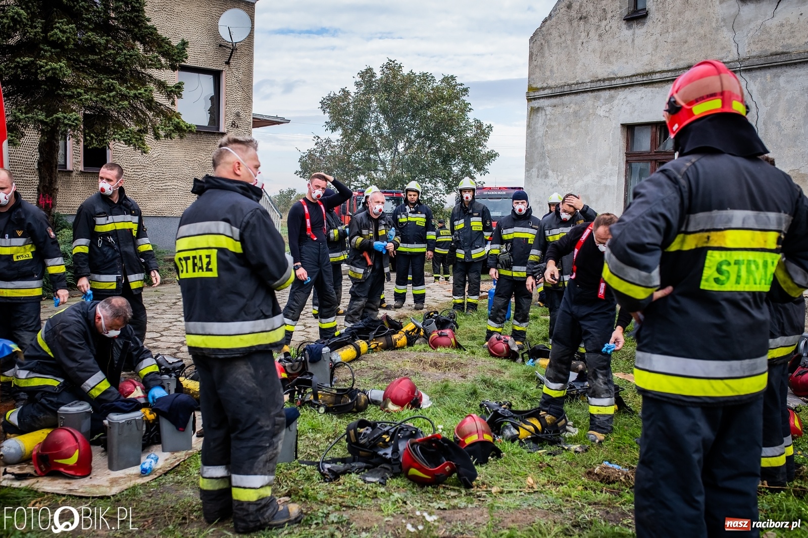 Zdjęcie w galerii na portalu naszraciborz.pl: Pożar na Ostrogu. Akcja strażaków przy moście kolejowym [FOTO i WIDEO] wiadomości z regionu