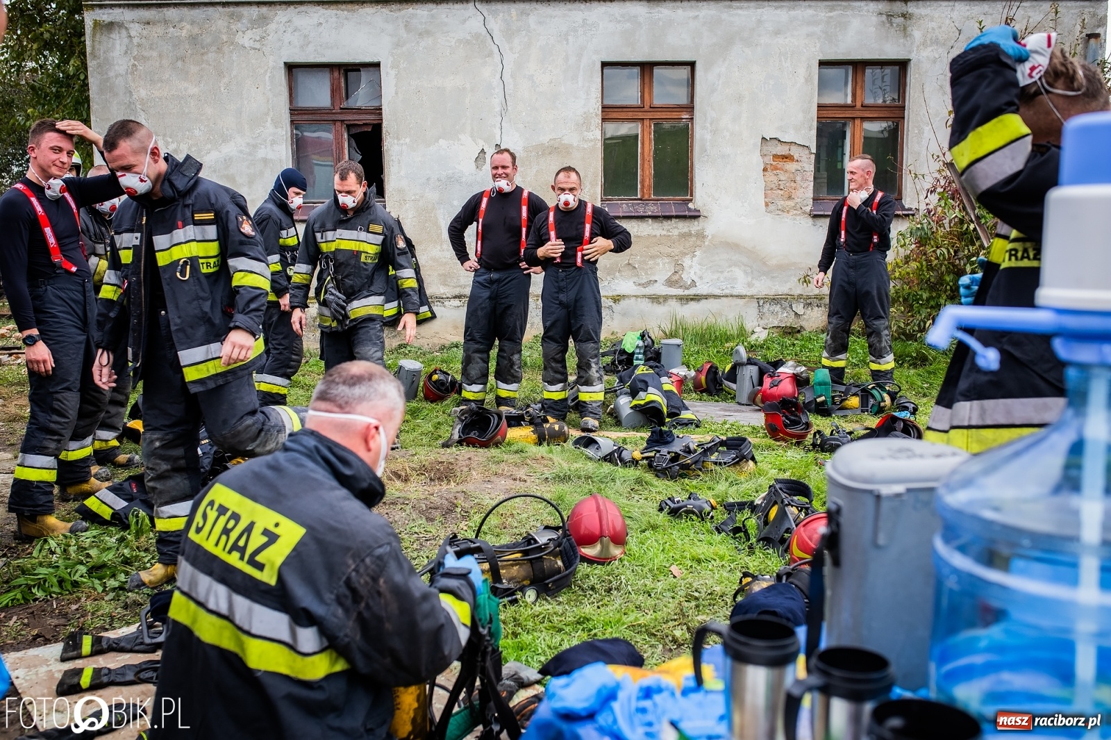 Zdjęcie w galerii na portalu naszraciborz.pl: Pożar na Ostrogu. Akcja strażaków przy moście kolejowym [FOTO i WIDEO] wiadomości z regionu