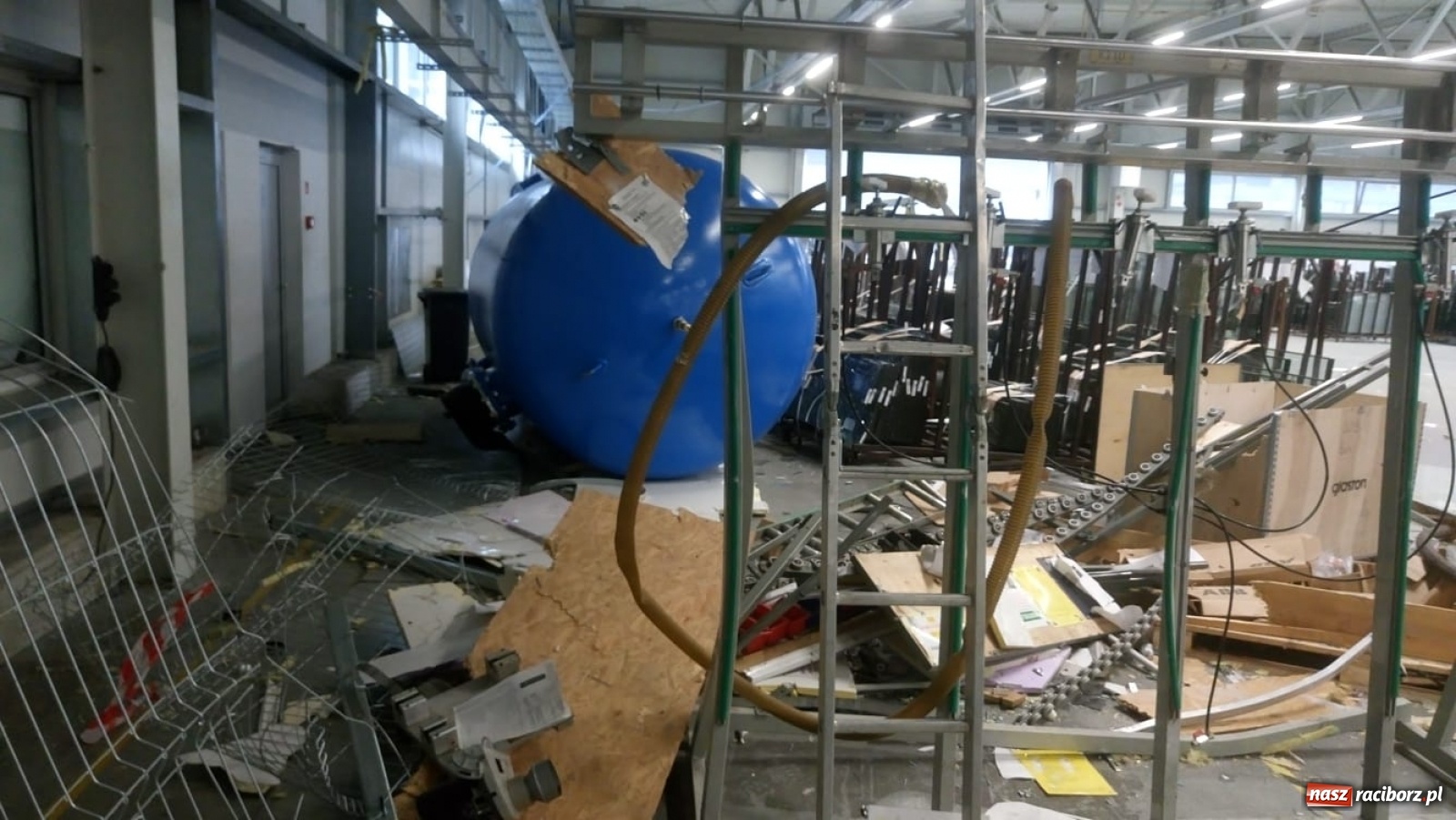 Zdjęcie w galerii na portalu naszraciborz.pl: Polsatnews. Straty po wybuchu w Kornicach oszacowano na 4 mln zł  wiadomości z regionu