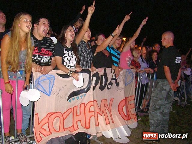 Zdjęcie w galerii na portalu naszraciborz.pl: Show Dody w Szymocicach wiadomości z regionu