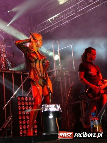 Zdjęcie w galerii na portalu naszraciborz.pl: Show Dody w Szymocicach wiadomości z regionu