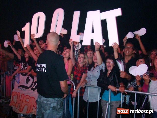 Zdjęcie w galerii na portalu naszraciborz.pl: Show Dody w Szymocicach wiadomości z regionu