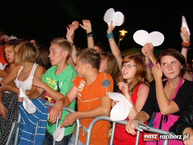 Zdjęcie w galerii na portalu naszraciborz.pl: Show Dody w Szymocicach wiadomości z regionu