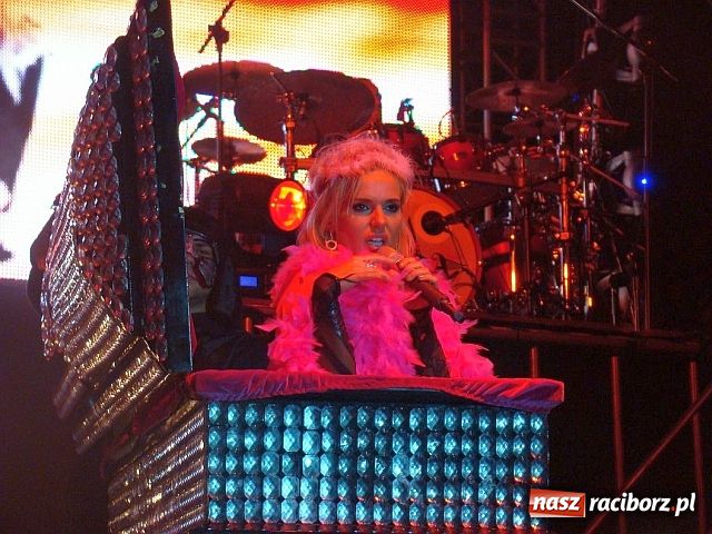 Zdjęcie w galerii na portalu naszraciborz.pl: Show Dody w Szymocicach wiadomości z regionu