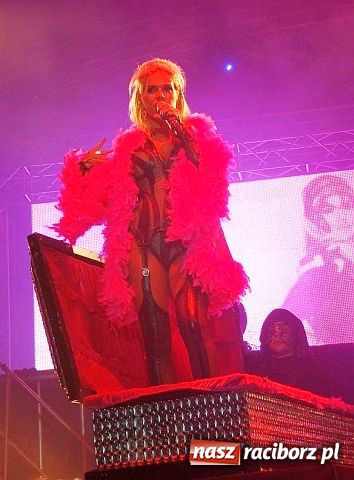 Zdjęcie w galerii na portalu naszraciborz.pl: Show Dody w Szymocicach wiadomości z regionu