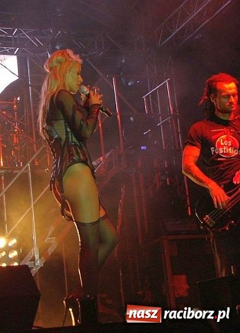 Zdjęcie w galerii na portalu naszraciborz.pl: Show Dody w Szymocicach wiadomości z regionu