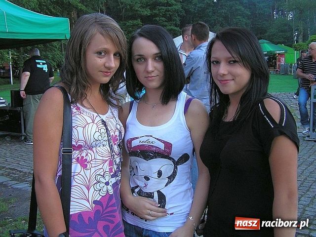 Zdjęcie w galerii na portalu naszraciborz.pl: Show Dody w Szymocicach wiadomości z regionu