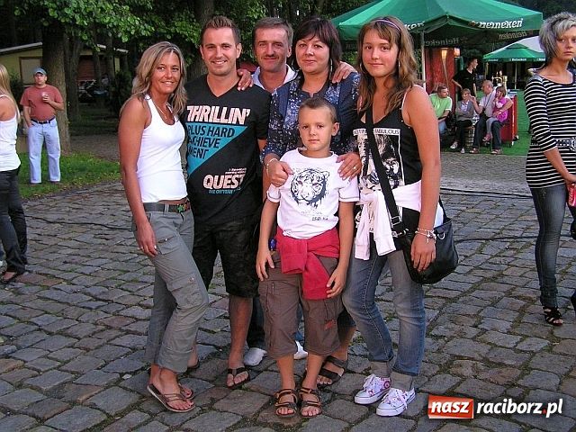 Zdjęcie w galerii na portalu naszraciborz.pl: Show Dody w Szymocicach wiadomości z regionu