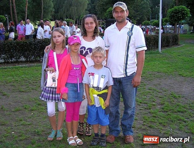 Zdjęcie w galerii na portalu naszraciborz.pl: Show Dody w Szymocicach wiadomości z regionu