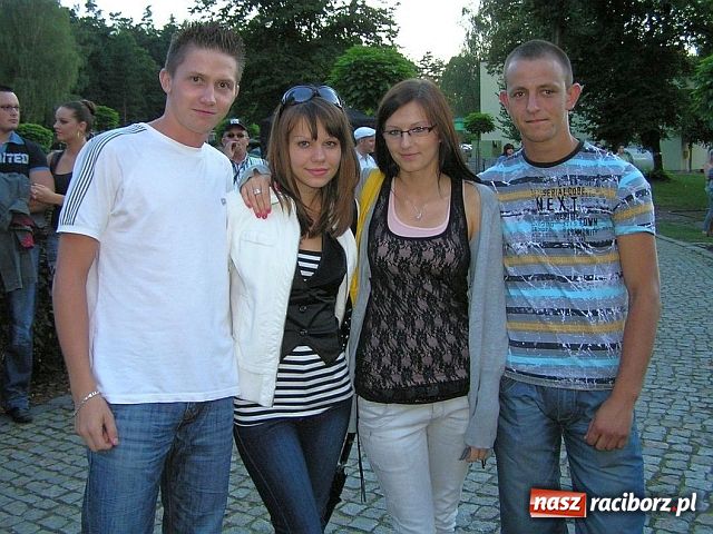 Zdjęcie w galerii na portalu naszraciborz.pl: Show Dody w Szymocicach wiadomości z regionu