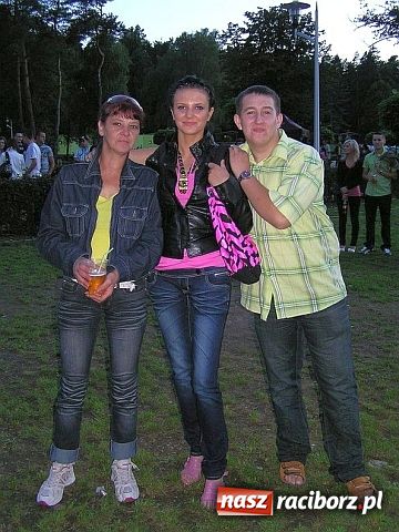 Zdjęcie w galerii na portalu naszraciborz.pl: Show Dody w Szymocicach wiadomości z regionu