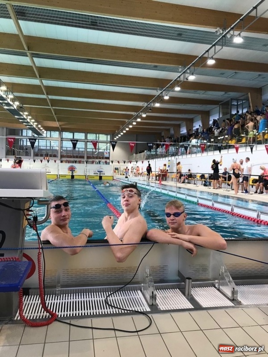 Zdjęcie w galerii na portalu naszraciborz.pl: Pływanie. Sukcesy uczniów raciborskiego ZSOMS w Lidze Szkół i Klubów Śląskich wiadomości z regionu