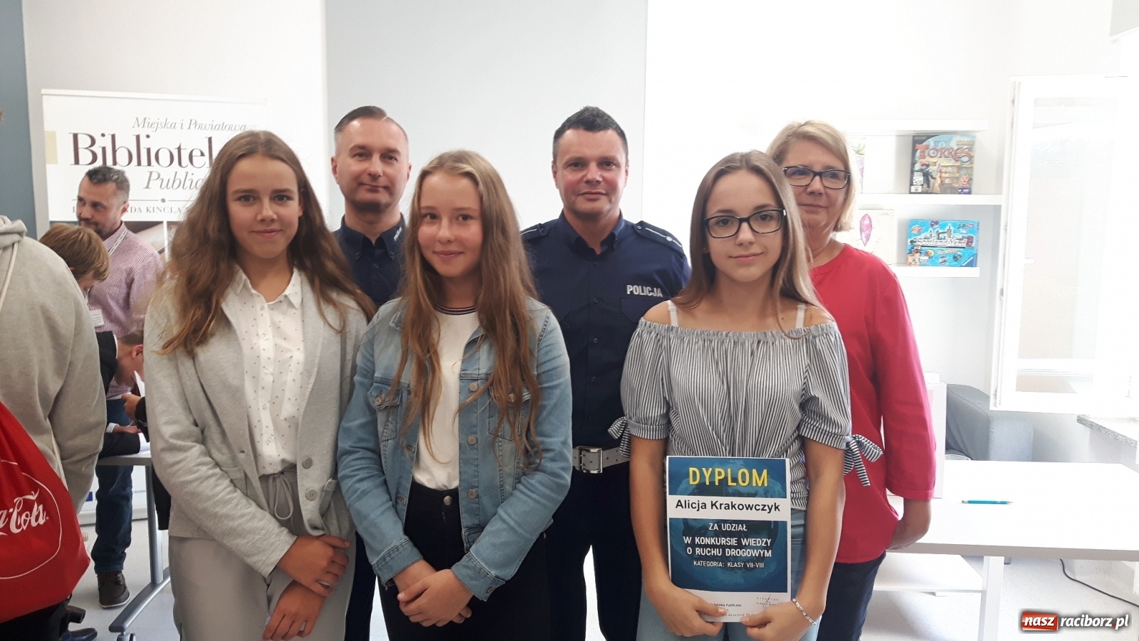 Zdjęcie w galerii na portalu naszraciborz.pl: Uczniowie SP 15 z przepisami ruchu drogowego za pan brat  wiadomości z regionu