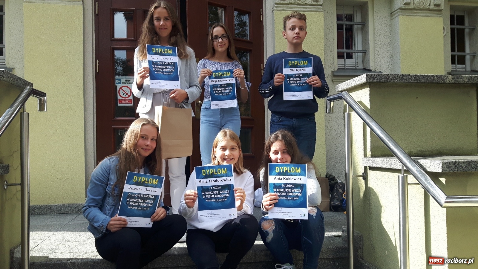 Zdjęcie w galerii na portalu naszraciborz.pl: Uczniowie SP 15 z przepisami ruchu drogowego za pan brat  wiadomości z regionu